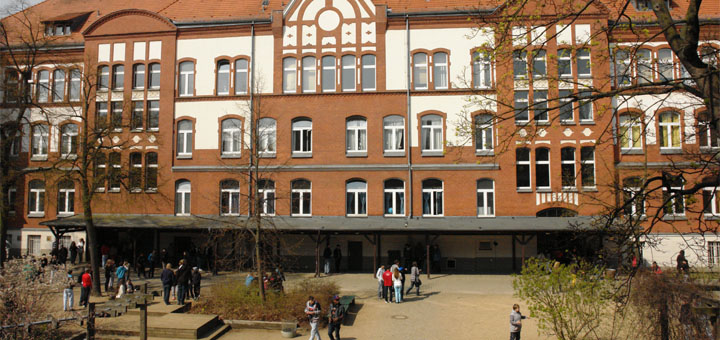 Schulhof der Paul-Löbe-Schule in Berlin-Reinickendorf